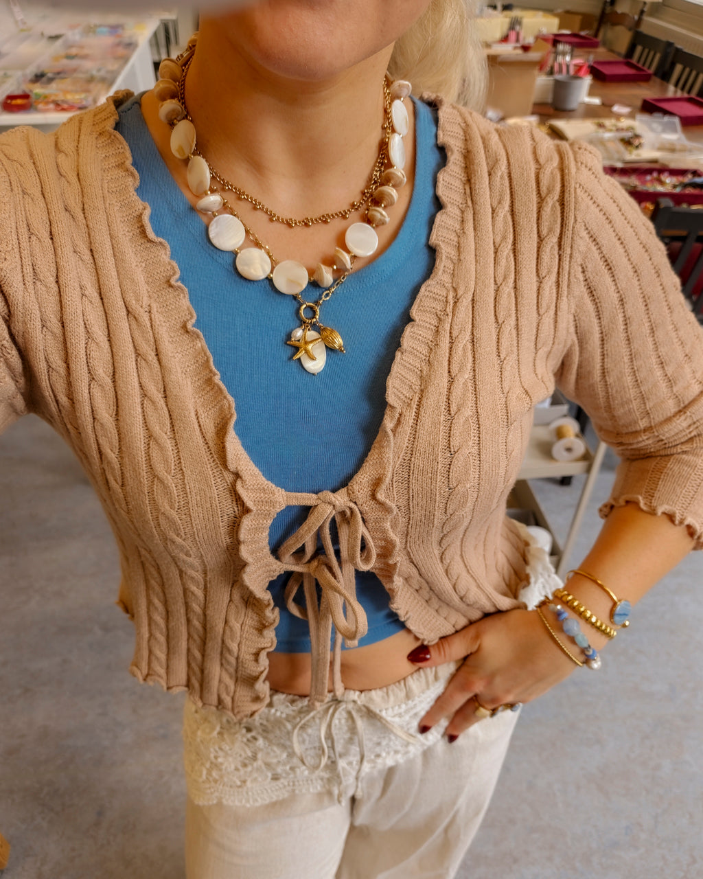 Ketting Coastal Treasures Shells op model