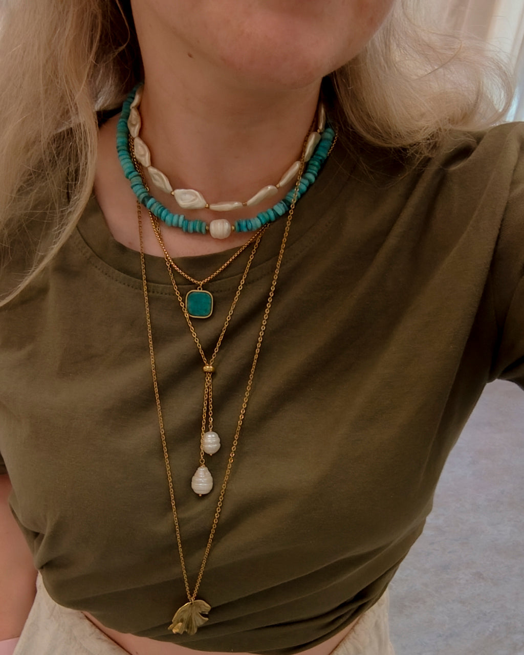 Ketting Coastal Treasures Marques Pearl op model