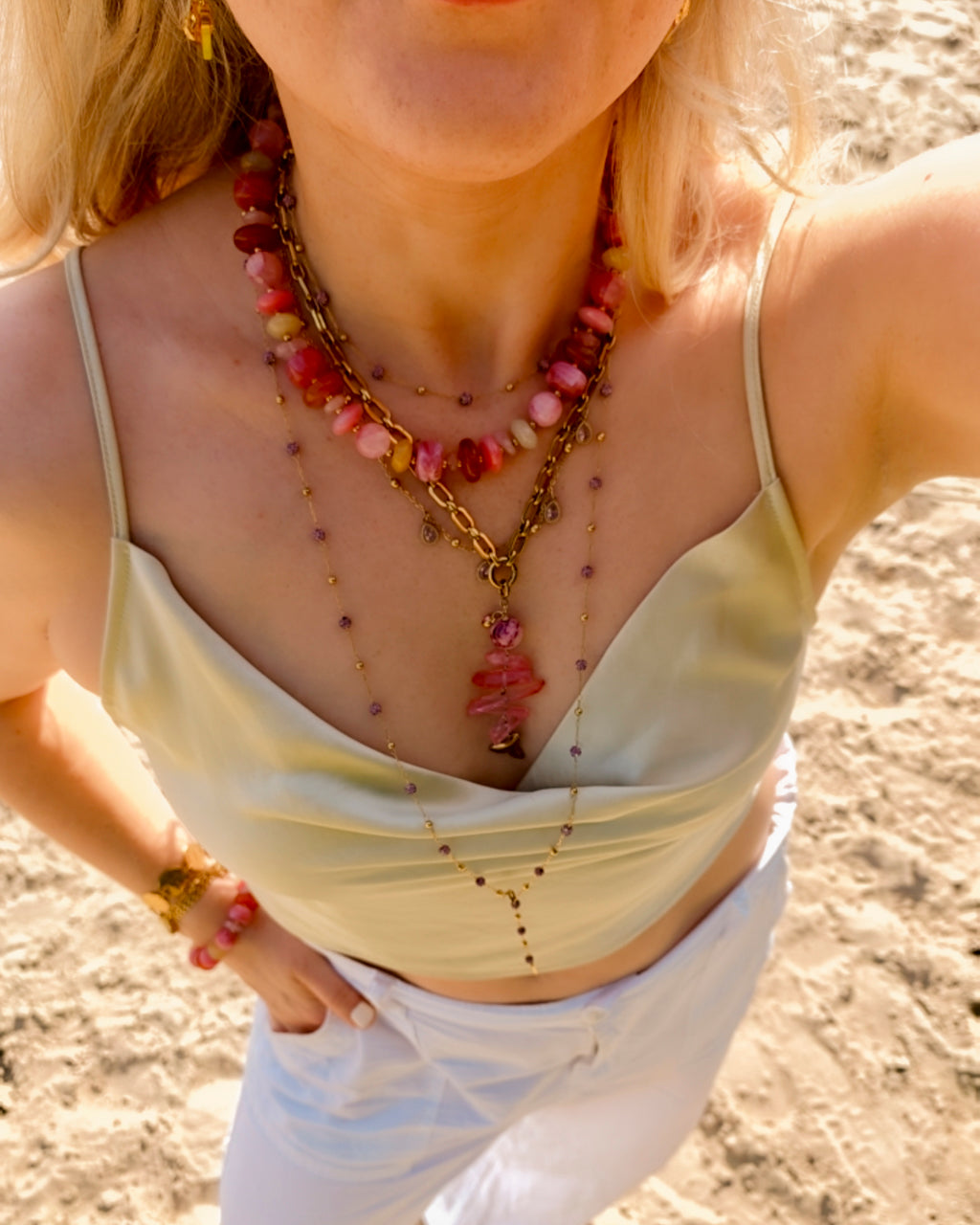 BLOSS sieraden op model