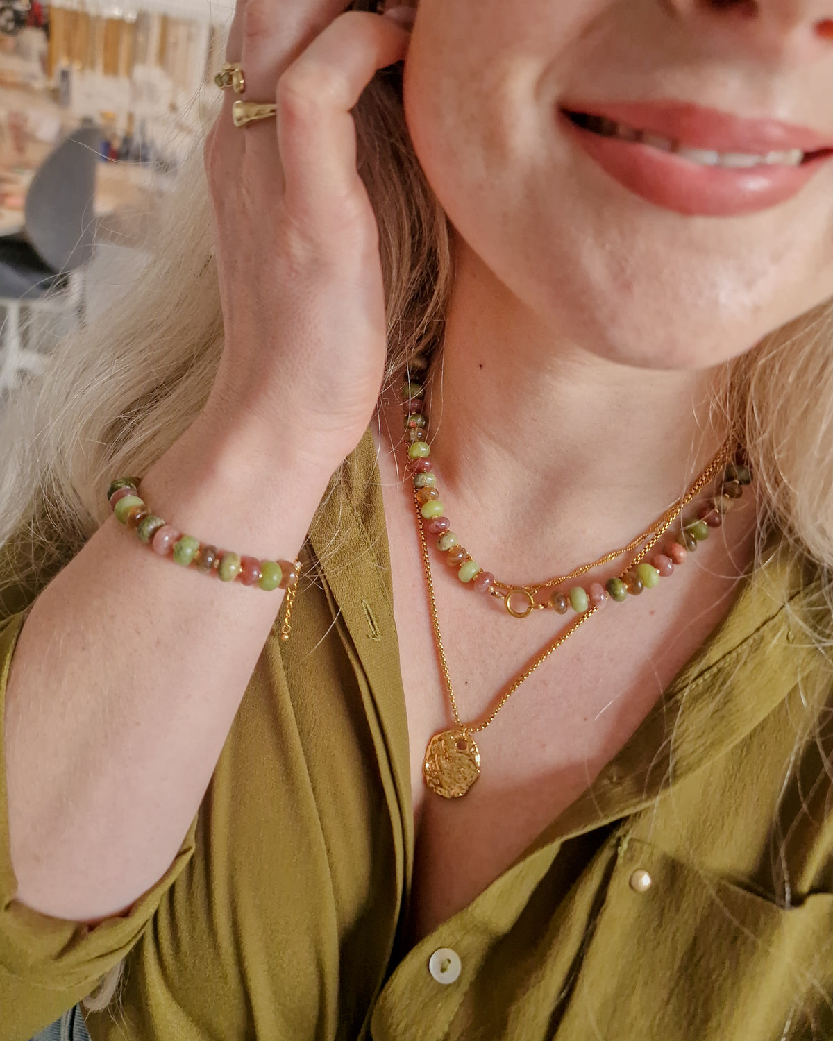 Armband Candy Pink Moss op model