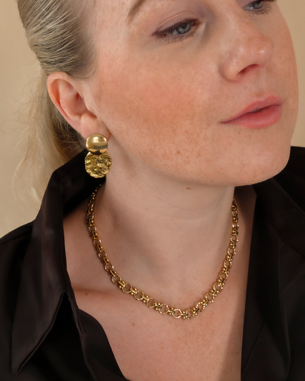 Lace Ketting gecombineerd met gouden oorbellen