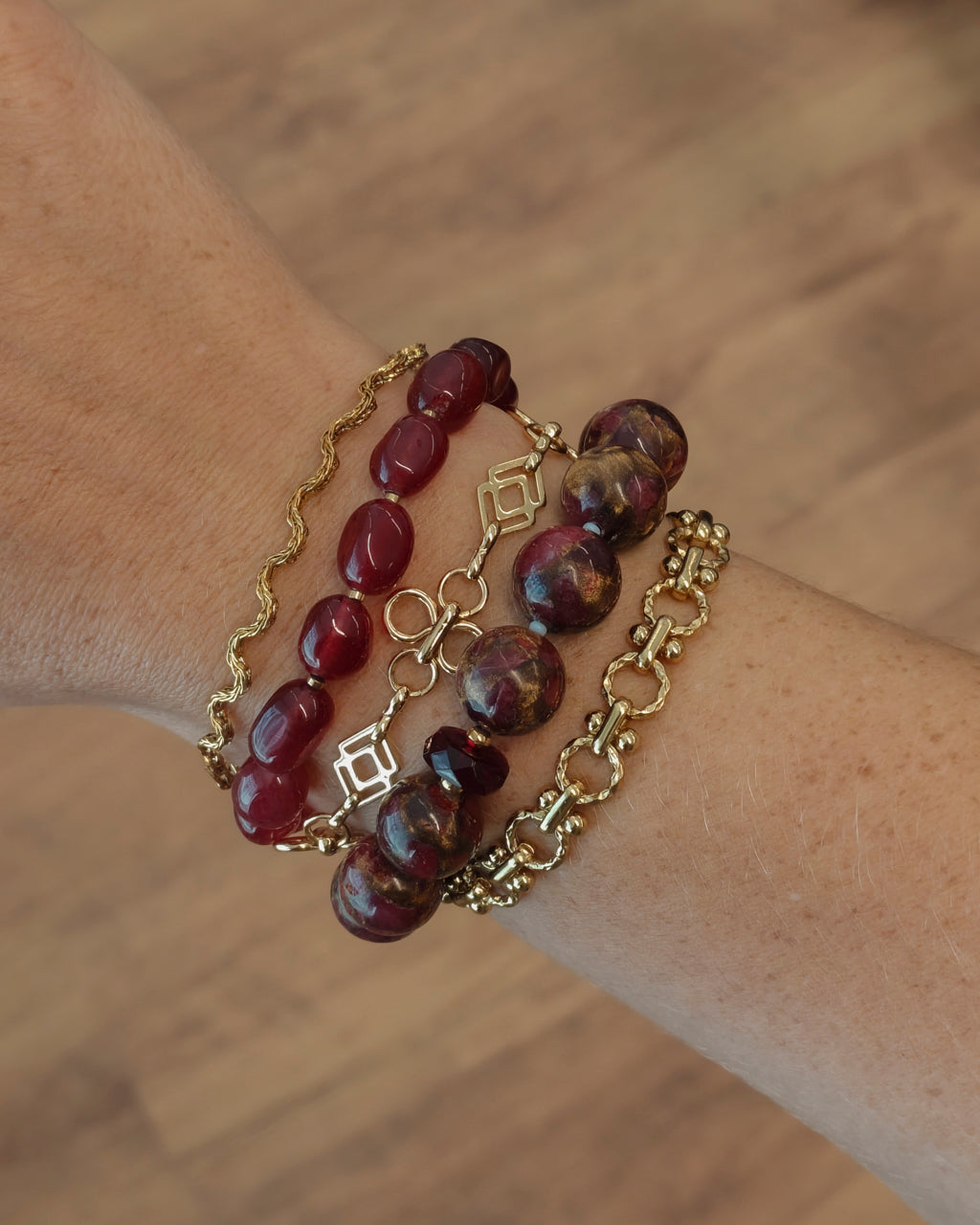 BLOSS sieraden op model | gedragen