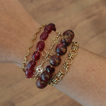 BLOSS sieraden op model | gedragen