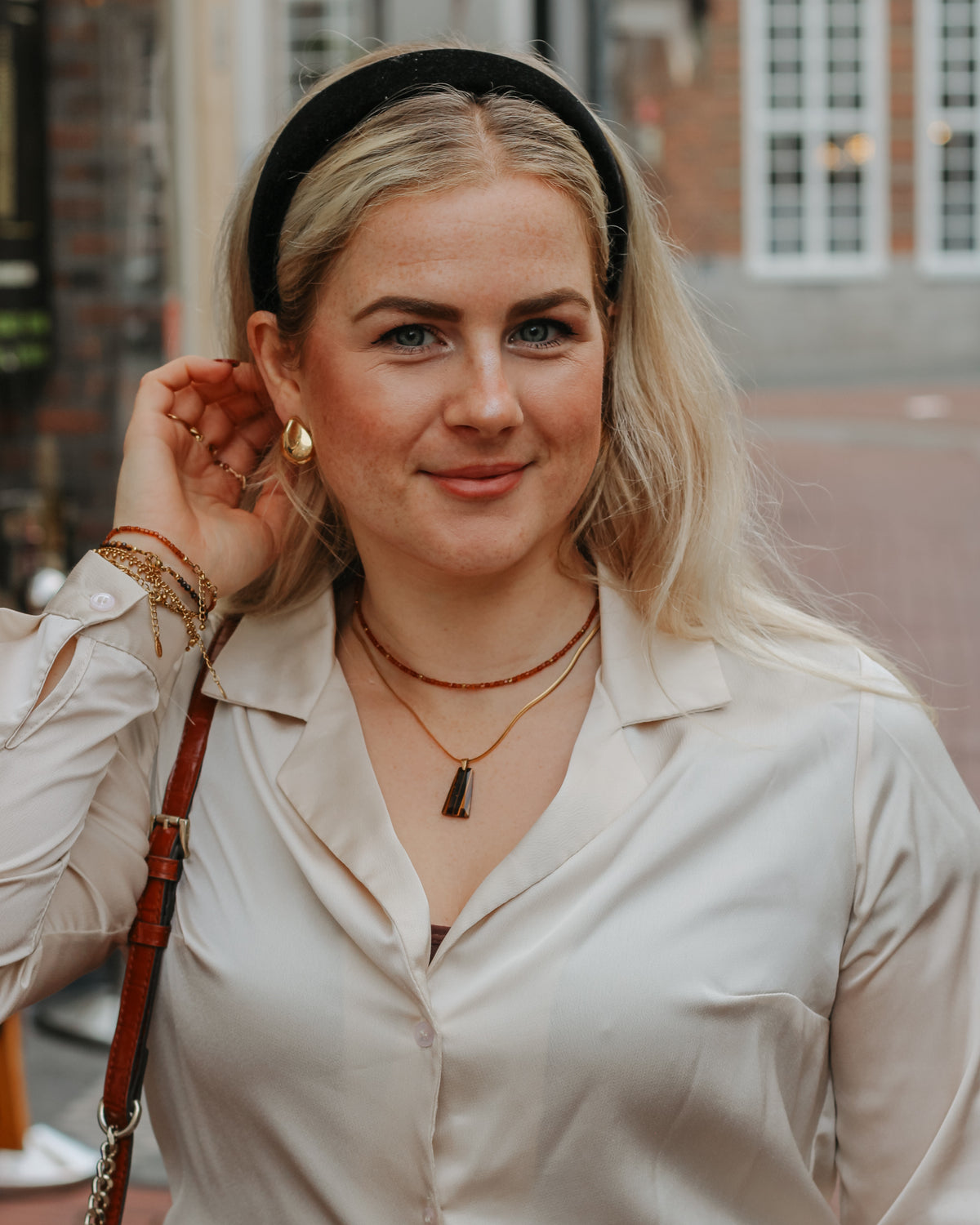 Ketting Tiger Eye Pendant op model