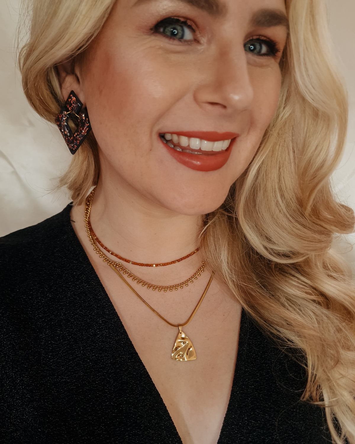 Ketting Apricot Faceted Mini op model