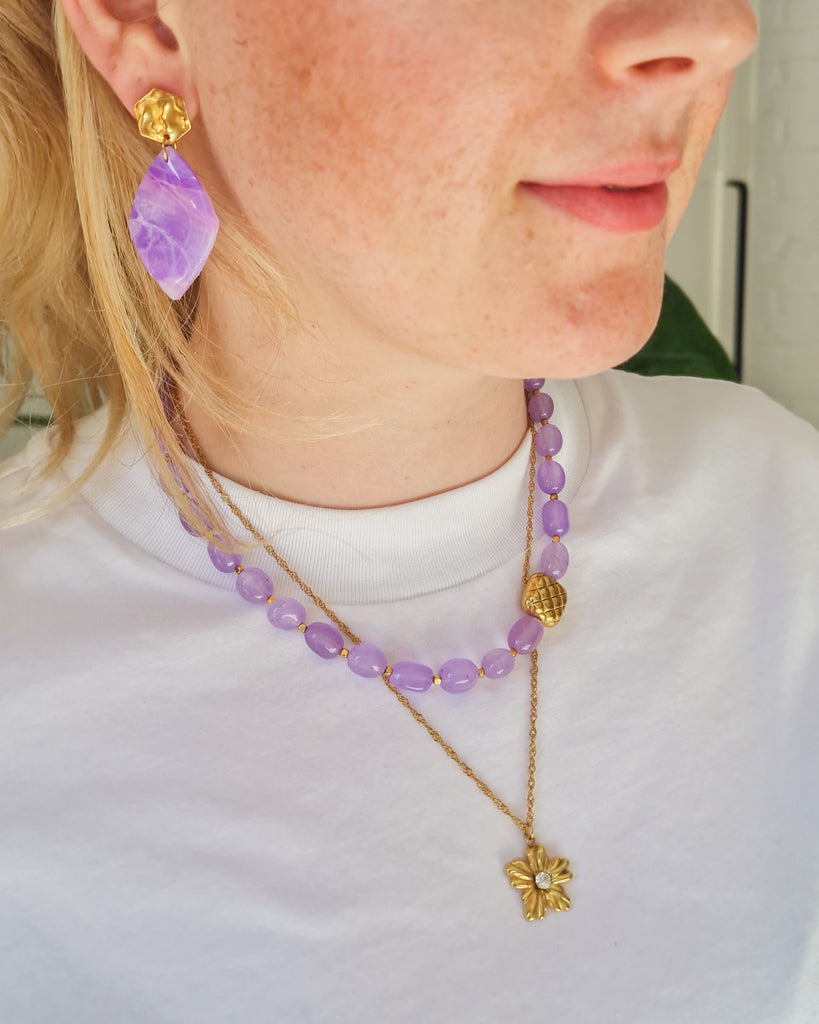 Ketting Flower Pendant op model