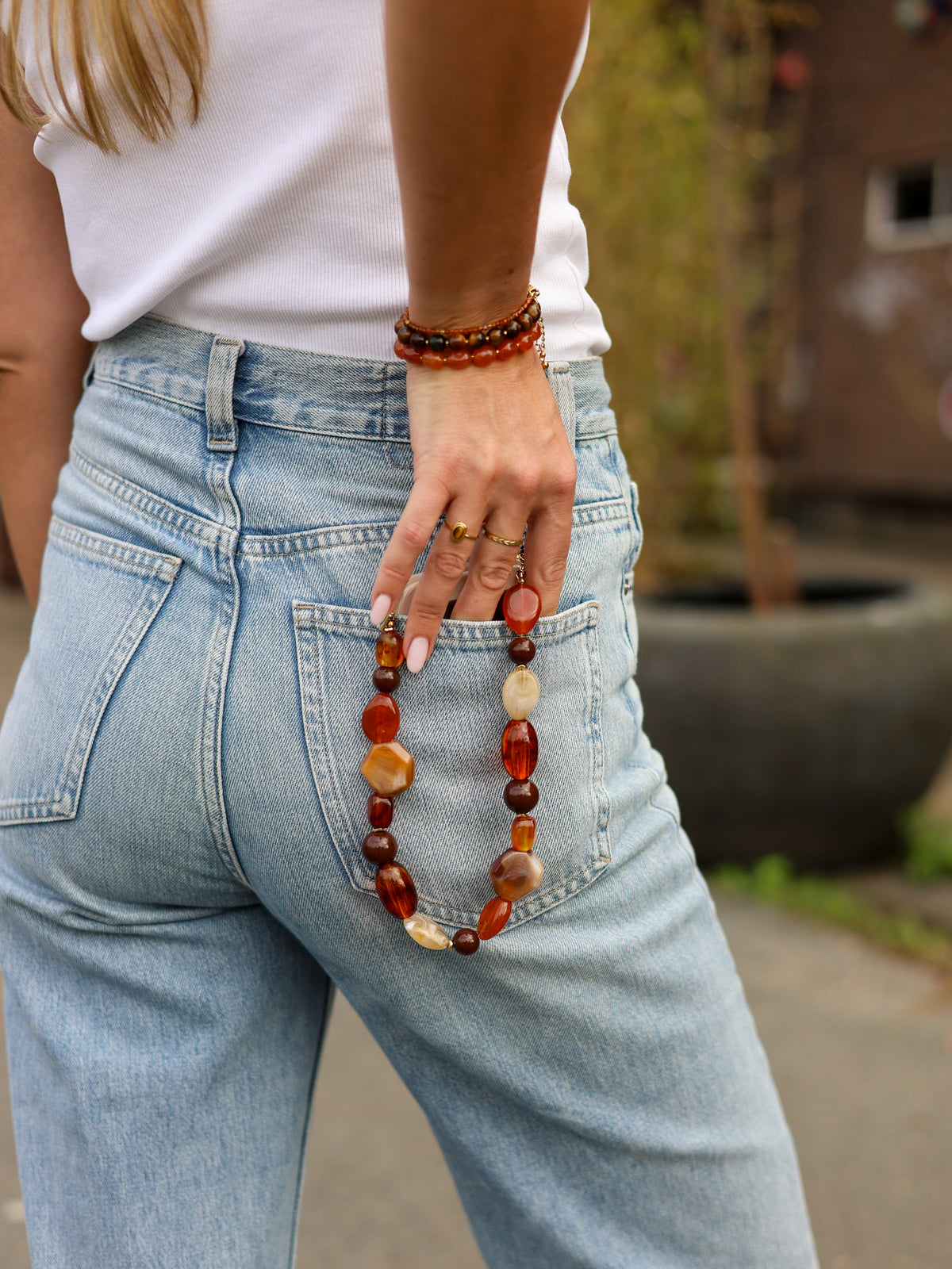 Ketting & Phone Cord Mocha Link op model