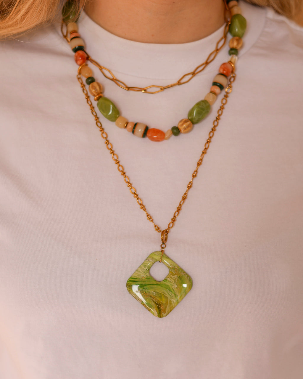 Ketting Green Orange Mix op model