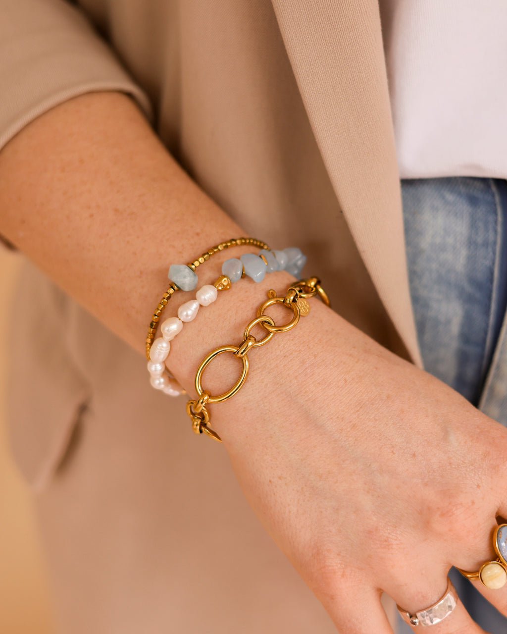BLOSS sieraden op model