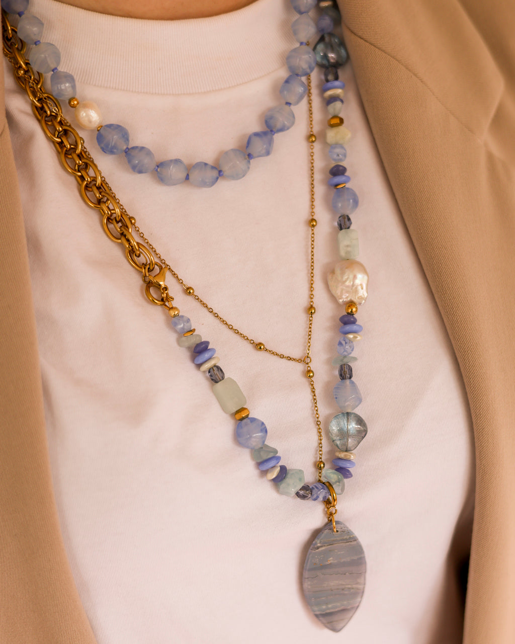BLOSS sieraden op model