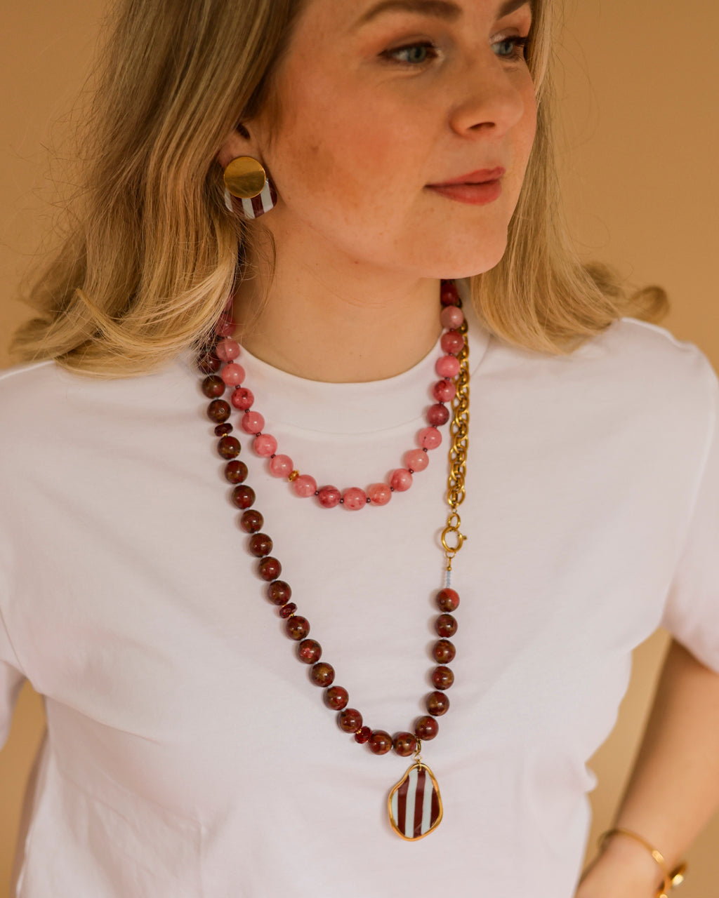 Ketting Red Golden Stripe op model